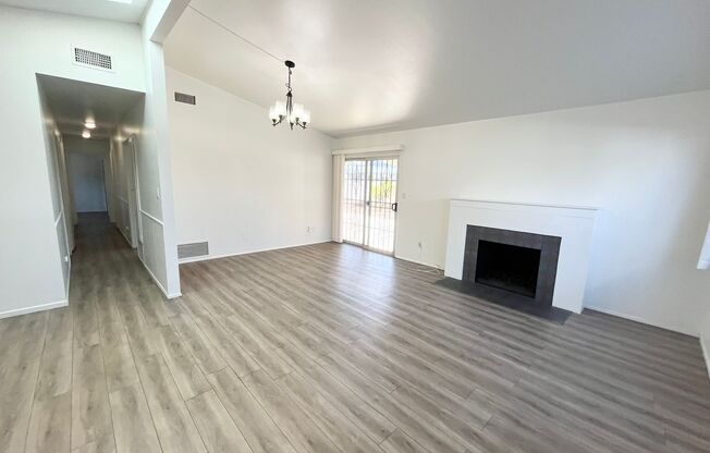 Charming 5 bedroom house with extra living room in the heart of Clairemont Mesa!