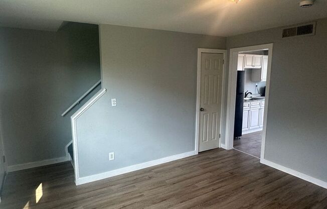 2 beds, 1 bath, $1,100