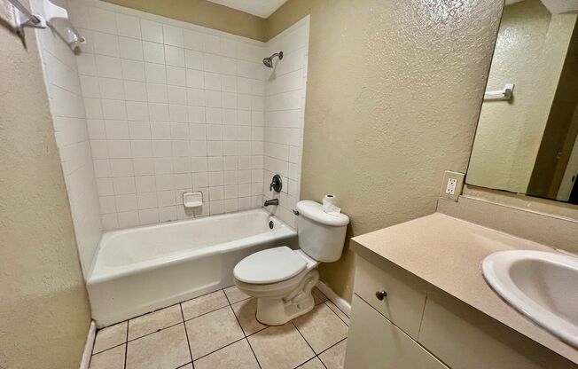 1 bed, 1 bath, $1,300, Unit unit 202