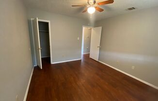 2 beds, 1 bath, 831 sqft, $1,495, Unit Unit B