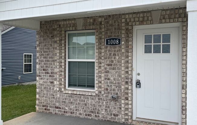 3 beds, 2.5 baths, $2,050