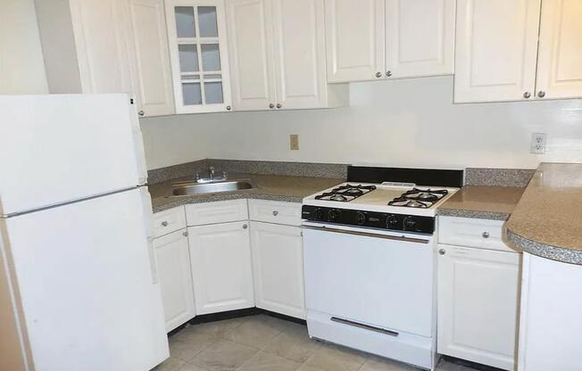 352 W 46 ST