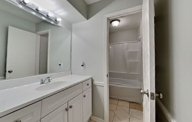 5525 FOX HL LN