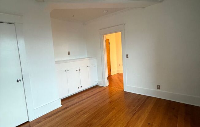 2 beds, 1 bath, $1,500, Unit 501