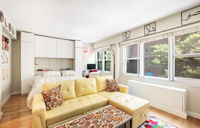 210 E 63 ST