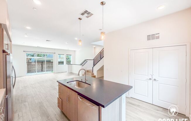 Modern 3BD/2.5BA Townhome in Mission Valley with Kitchen Island, Private Patio & 2-Car Garage