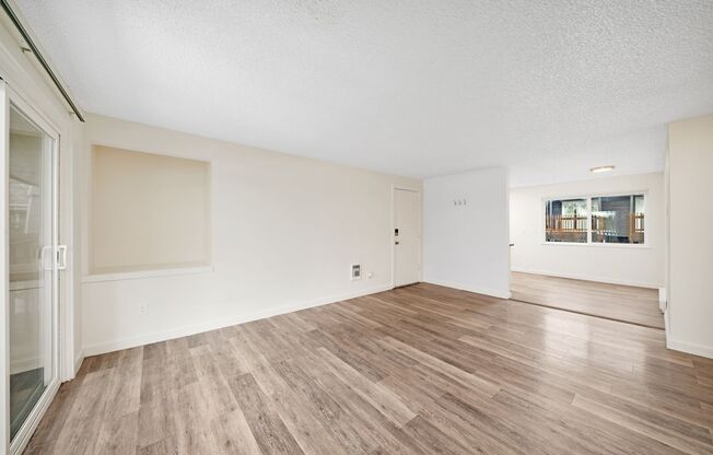 2 beds, 1 bath, 850 sqft, $1,495, Unit 42