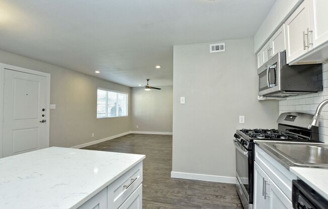 2 beds, 2 baths, $1,600, Unit Unit 202