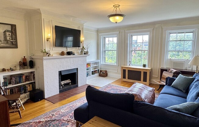 250 COMMONWEALTH AVE