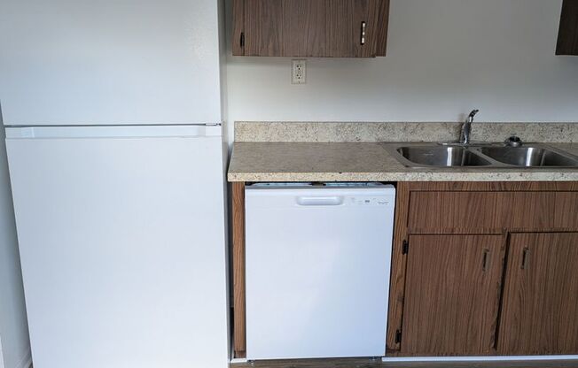 2 beds, 1.5 baths, 839 sqft, $1,300, Unit "B"