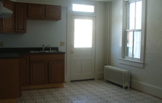 4 beds, 1 bath, $1,295