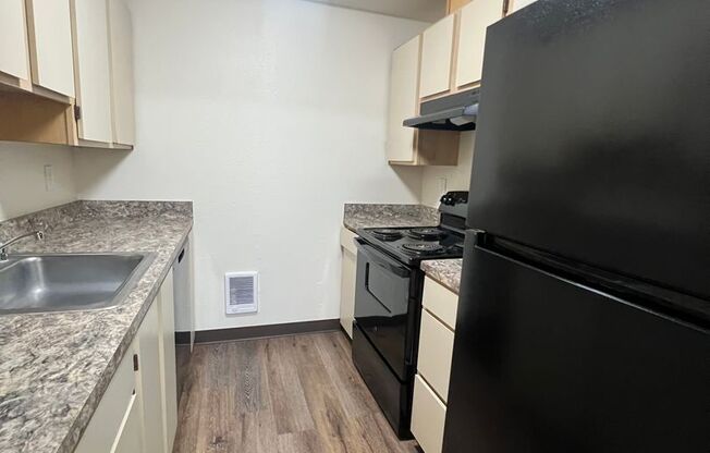 1 bed, 1 bath, 675 sqft, $1,300, Unit B-03