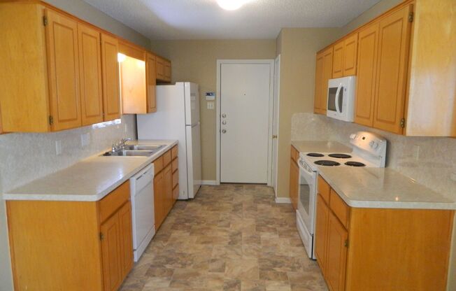 3 beds, 2 baths, $1,495