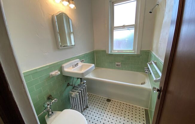 Studio, 1 bath, 400 sqft, $790, Unit 206