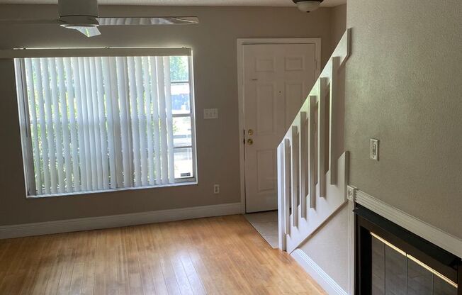 2/1.5 Townhome Wth Fireplace! Across From Torasco Park! Perfect For Family!