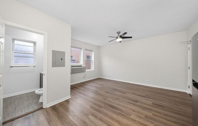 Studio, 1 bath, 321 sqft, $1,295, Unit 4H