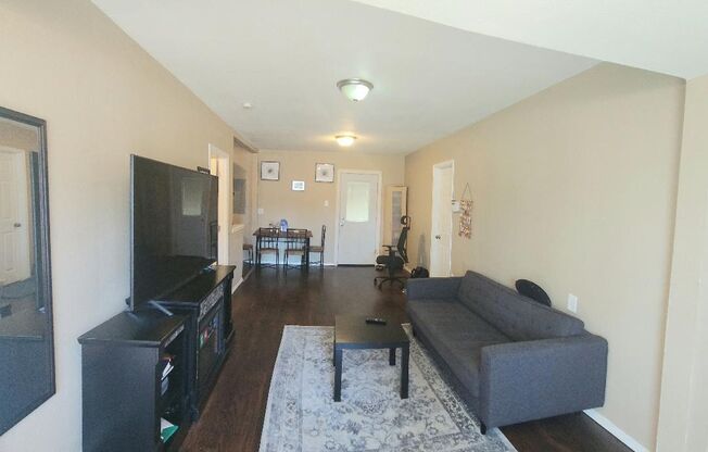 3Bdrm Affordable, Quiet and Washer-Dryer Inside!