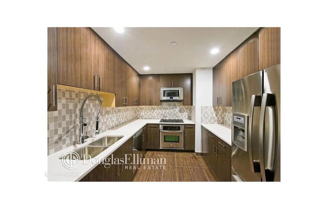 2 beds, 2 baths, 1,113 sqft, $5,900, Unit 5D