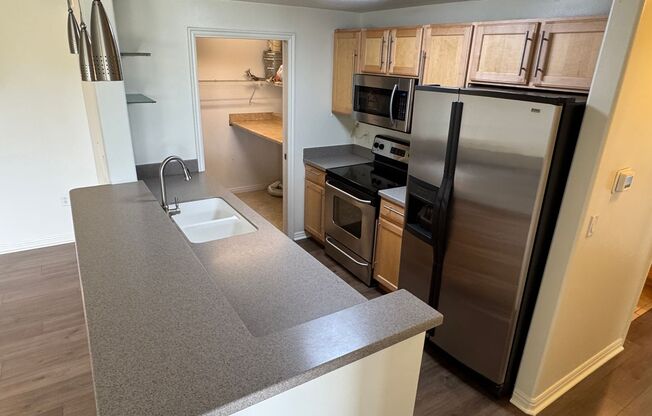 194 W Albion Village Way #406 (9700 S)
