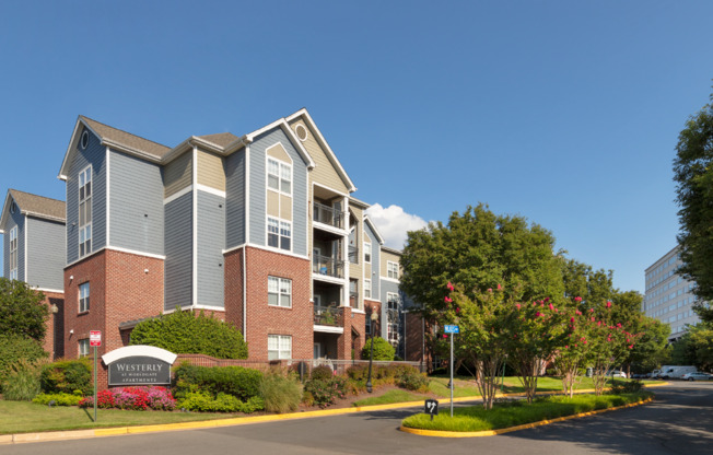 2 beds, 2 baths, 1,093 sqft, $2,450, Unit 141RT-402