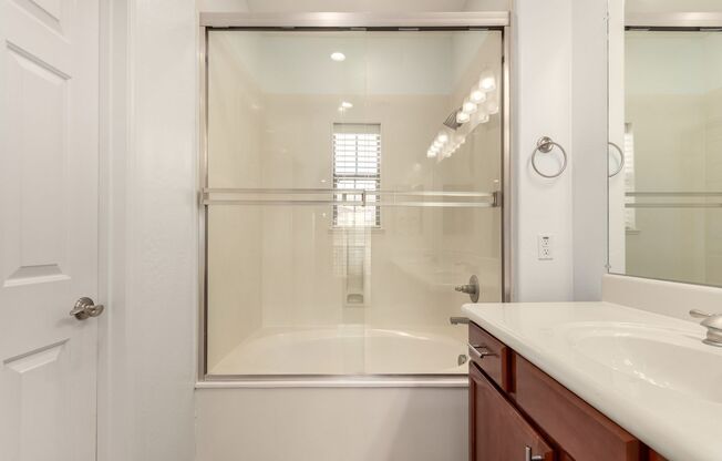 2 beds, 2 baths, $2,900, Unit # 1076