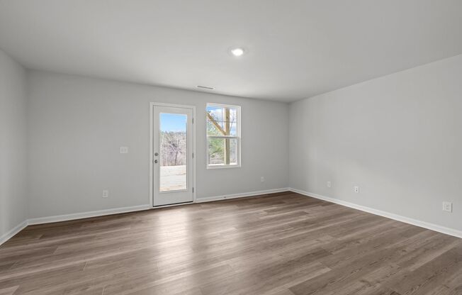 Gorgeous New Construction!  Updated Kitchen, SS Appliances, Open Floorplan, Garage, Pet Friendly!