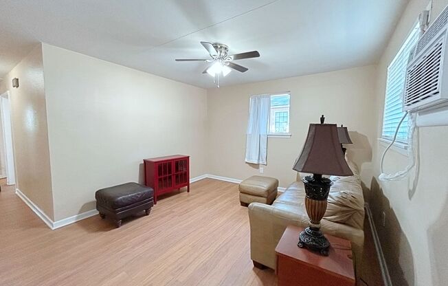 3 beds, 1 bath, $1,100