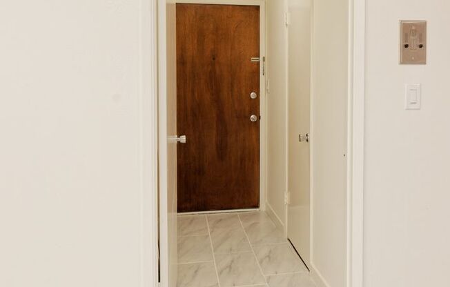 1 bed, 1 bath, 700 sqft, $2,450, Unit 118