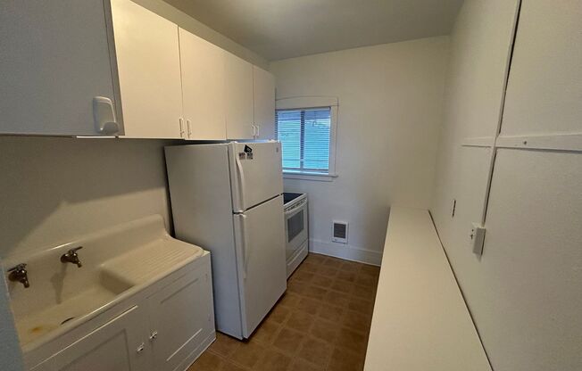 Studio, 1 bath, 320 sqft, $695, Unit 217 6th