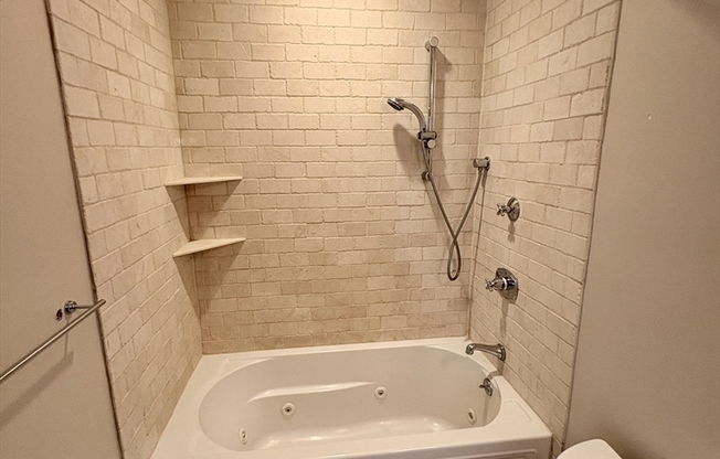 2 beds, 2 baths, 1,284 sqft, $3,850, Unit 4