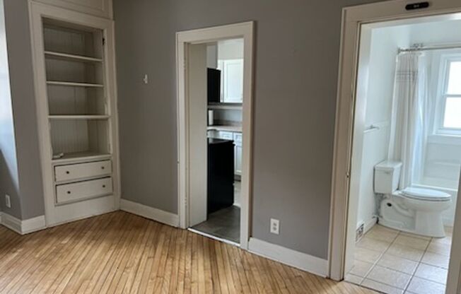 1 bed, 1 bath, $980, Unit 103