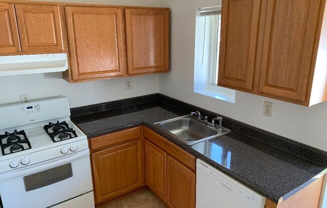 2 beds, 1 bath, 800 sqft, $1,695, Unit 436-15