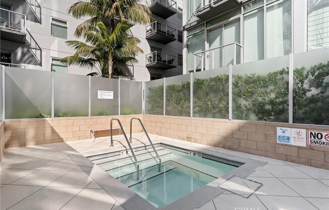 1 bed, 1 bath, 800 sqft, $2,700