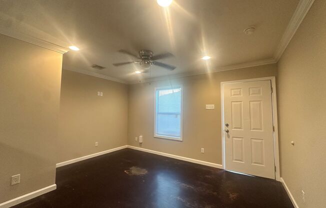 3 beds, 2 baths, $1,000