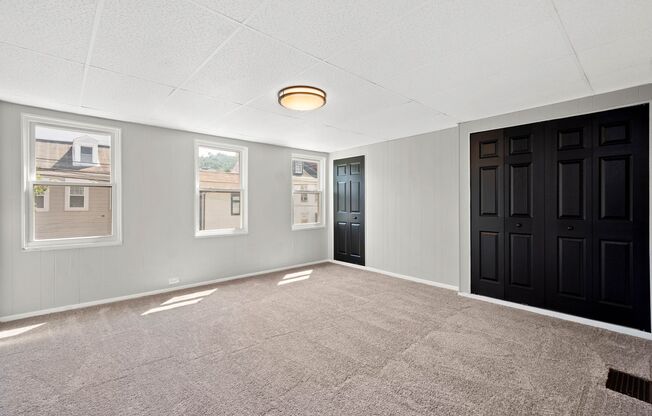 Beautiful 3 Bedroom home in South side available April 15!