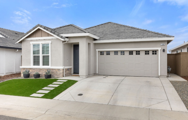 1305 SWALLOWTAIL DR