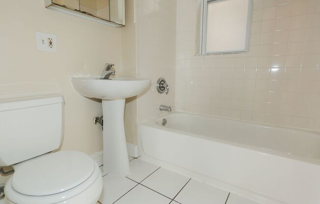 2 beds, 1 bath, 725 sqft, $2,695, Unit 851-1S
