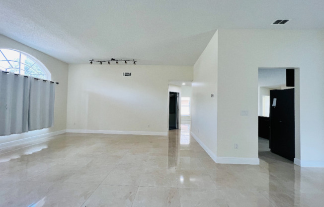 3909 YELLOW FINCH LN