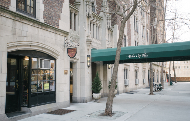 Studio, 1 bath, $2,550, Unit 1706