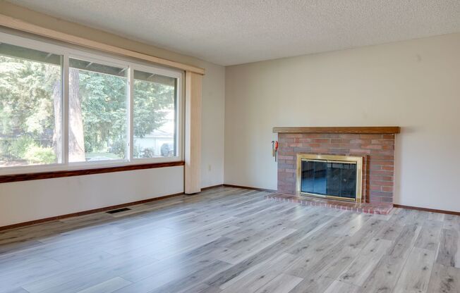 Remodeled Kent East Hill Split level