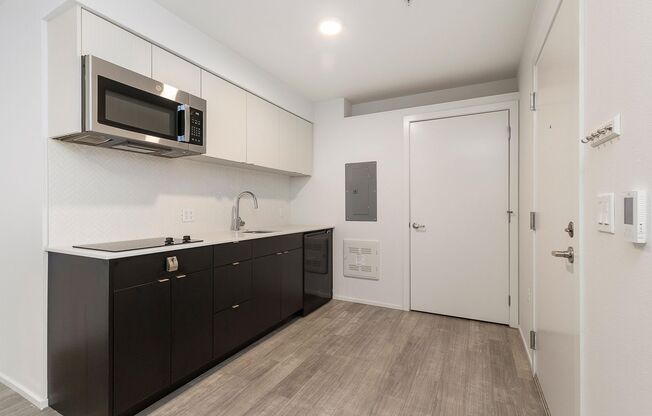 Studio, 1 bath, 280 sqft, $1,195, Unit 712