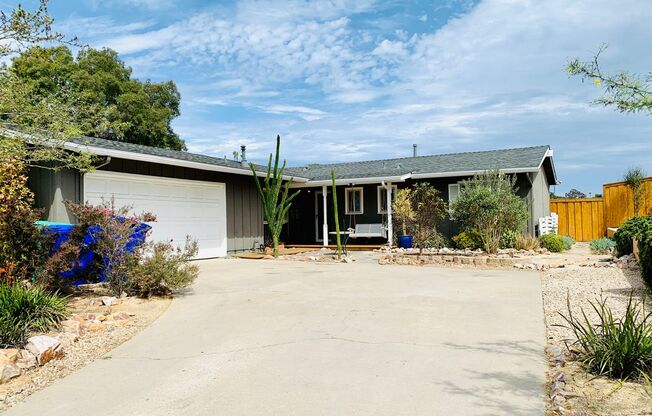 Beautiful 3BD/2BA+ Bonus Room Home Available North West Clairemont!