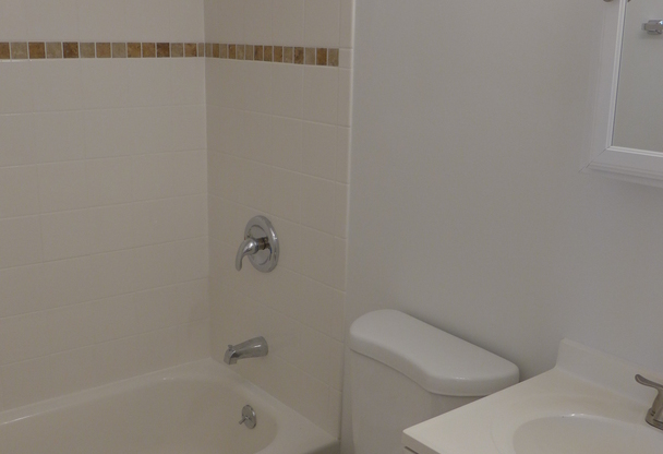 1 bed, 1 bath, 640 sqft, $1,525, Unit 317