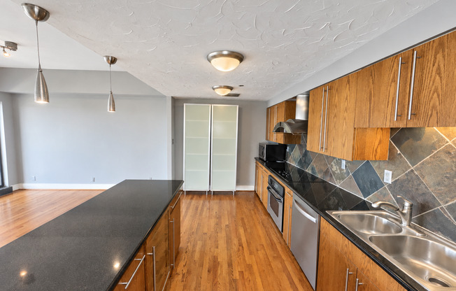 2 beds, 2 baths, $3,395, Unit # 1703