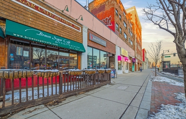 3 beds, 2 baths, 1,046 sqft, $6,185, Unit 502