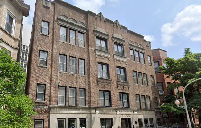 Lovely Renovated Building on Quiet Block Near the Lake! Studio's and 1 BR's.