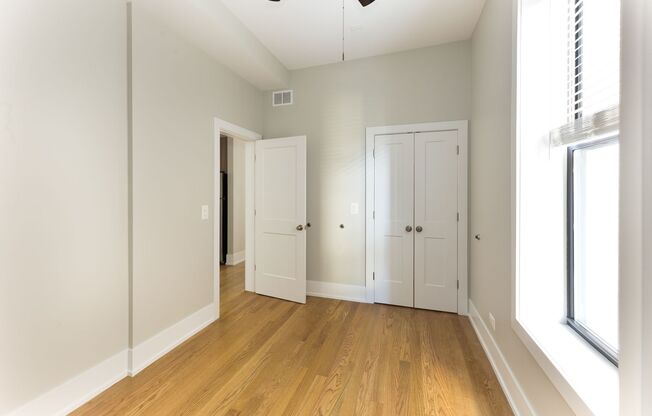 2 beds, 1 bath, 1,055 sqft, $3,850, Unit 3525W-1F