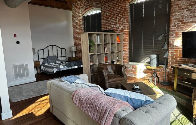 Studio, 1 bath, 1,142 sqft, $2,434, Unit 301