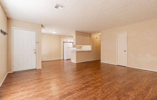 2 beds, 1 bath, $875