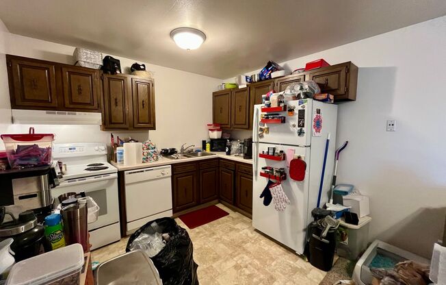 2 beds, 1.5 baths, $1,350, Unit 205